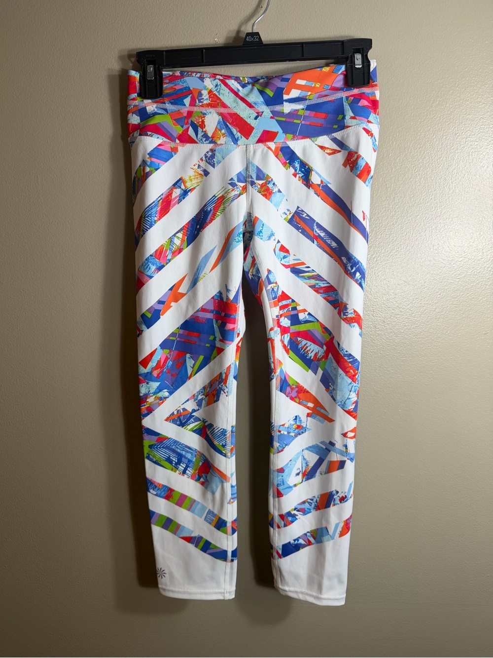 Athleta Kaleidoscope Sonar Capri Leggings XS Colorful Abstract